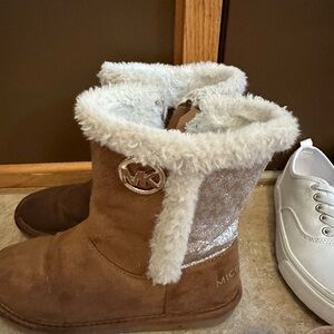 Michael Kors Boota size 13!! Adorable. Sparkle. Good shape.